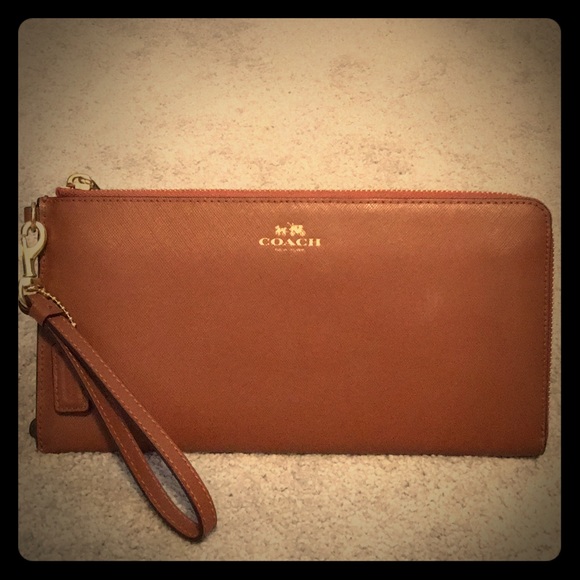 Coach Handbags - COACH Leather Wristlet/Clutch